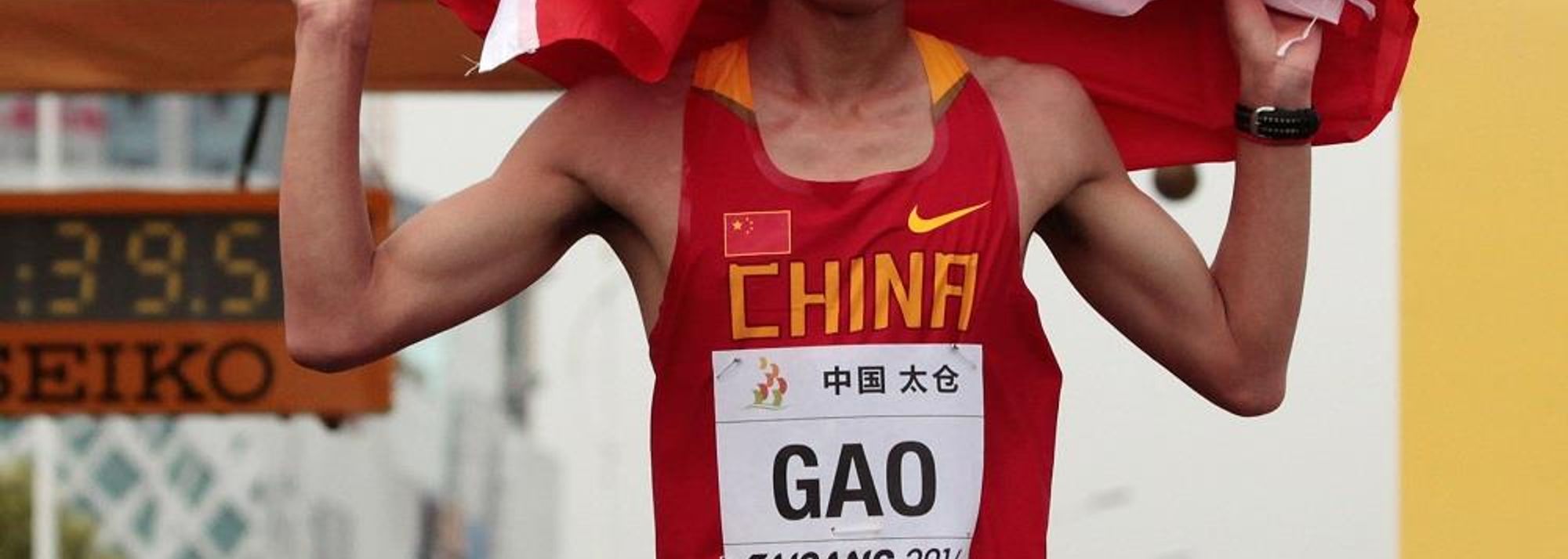 A thrilling last 2km lap, with four men in contention at the bell, saw Gao Wenkui triumph on home soil in the junior men’s 10km race at the 2014 IAAF World Race Walking Cup in Taicang, China on Saturday (3).