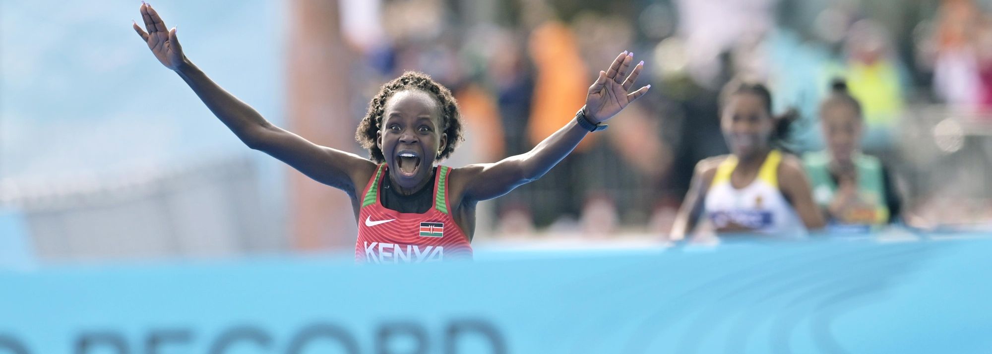 In an arena where endurance is king, speed also proved a precious commodity. In the end, Peres Jepchirchir needed both to reign supreme in the women’s race at the World Athletics Half Marathon Championships Gdynia 2020 on Saturday (17), powering to gold in 1:05:16, a world record in a women-only race.