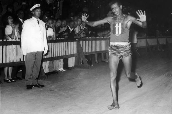 abebe-bikila-1960-olympic-marathon-victory