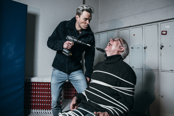 karsten-warholm-on-his-coach-leif