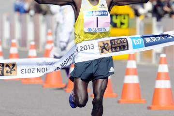 kimetto-clocks-course-record-20650-at-tokyo-m
