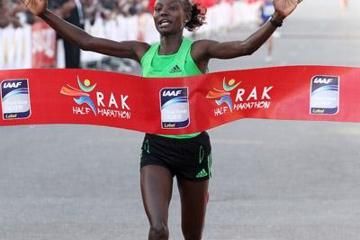 keitany-smashes-half-marathon-world-record-in