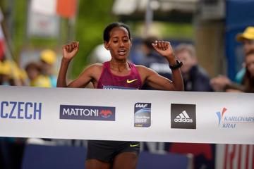 karlovy-vary-half-marathon-2015-seboka-tirop