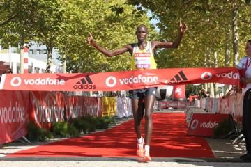 wilson-kiprop-sets-course-record-at-half-mara