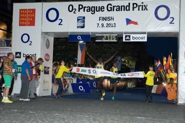kenyans-chebii-and-jepkoech-win-tight-races-i