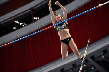isinbayeva-clears-501m-world-record-in-stockh