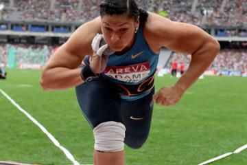valerie-adams-paris