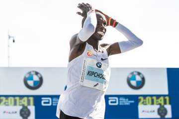 eliud-kipchoge-marathon-world-record-team
