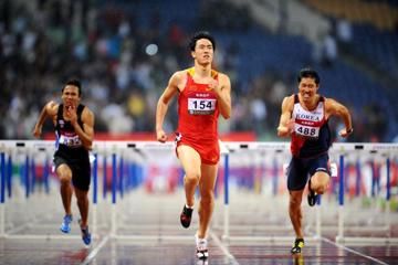 taking-centre-stage-liu-xiang-beats-the-rain