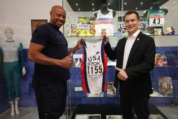 mike-powell-tokyo-91-world-record-vest-iaaf-h