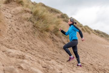 14-running-drills-for-training-on-sand