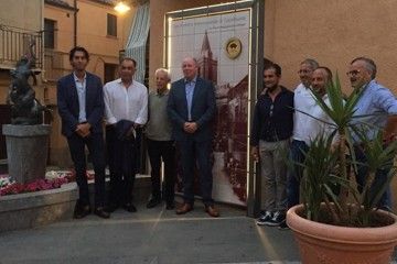 The Heritage Plaque is unveiled in Castelbuono’s Piazza Margherita