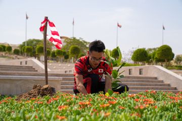 tree-planting-toshikazu-yamanishi-muscat