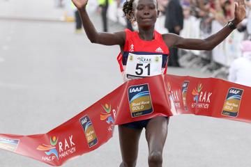 keitany-wins-but-records-blown-off-course-in