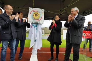 World Athletics Heritage Plaque ceremony, Decastar Talence, 29 March 2020 - left to right: Emmanuel Sallaberry, Mayor of Talence - Alain Cazabonne, MP - Agnès Versepuy, Vice President of the Region Nouvelle Aquitaine - Pierre Weiss, representing WA and FFA