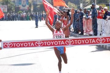 dechasa-surprises-ayalew-defends-great-ethi