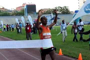 ethiopias-tesfaye-takes-sao-silvestre-de-luan