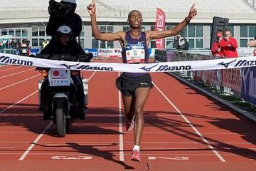 getu-feleke-sets-amsterdam-course-record-2054