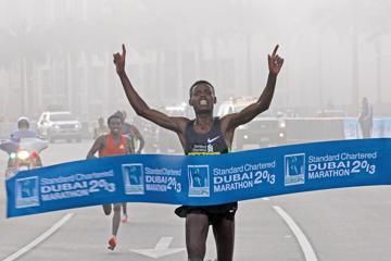 debutant-desisa-wins-dubai-marathon-in-20445