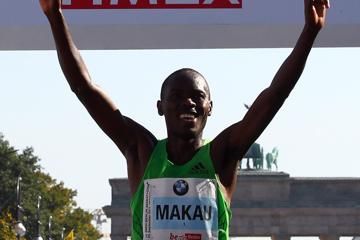 makau-stuns-with-20338-marathon-world-record