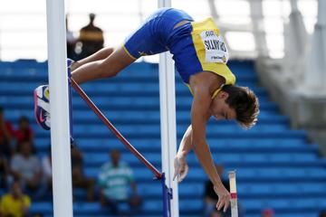 armand-duplantis-pole-vault-sweden-usa-baseba