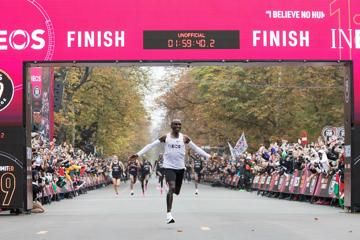 eliud-kipchoge-breaks-two-hours-vienna
