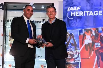 Jason Gardener presents his spikes from the 2004 World Indoor Championships to IAAF President Sebastian Coe