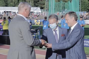 Organisers of the Paavo Nurmi Games are presented with their Heritage Plaque