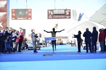 felix-kipkemboi-keny-valencia-marathon
