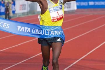 chebet-breaks-amsterdam-course-record-with-th