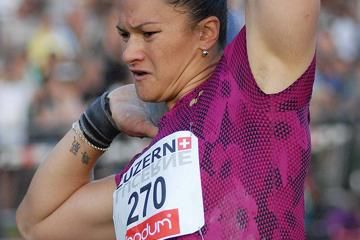 spitzen-lucerne-valerie-adams-ahye-powell