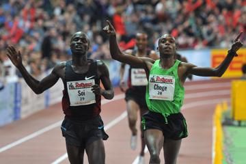 three-world-leads-as-middle-distances-steal-t