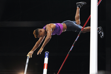 holzdeppe-rouen-bromell-ghasemi-indoor
