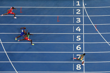 wayde-van-niekerk-has-his-feet-firmly-on-the