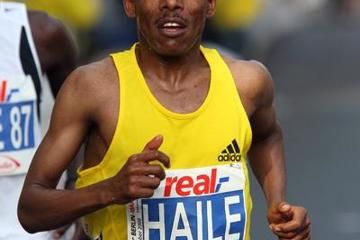 flash-gebrselassie-again-20359-world-record